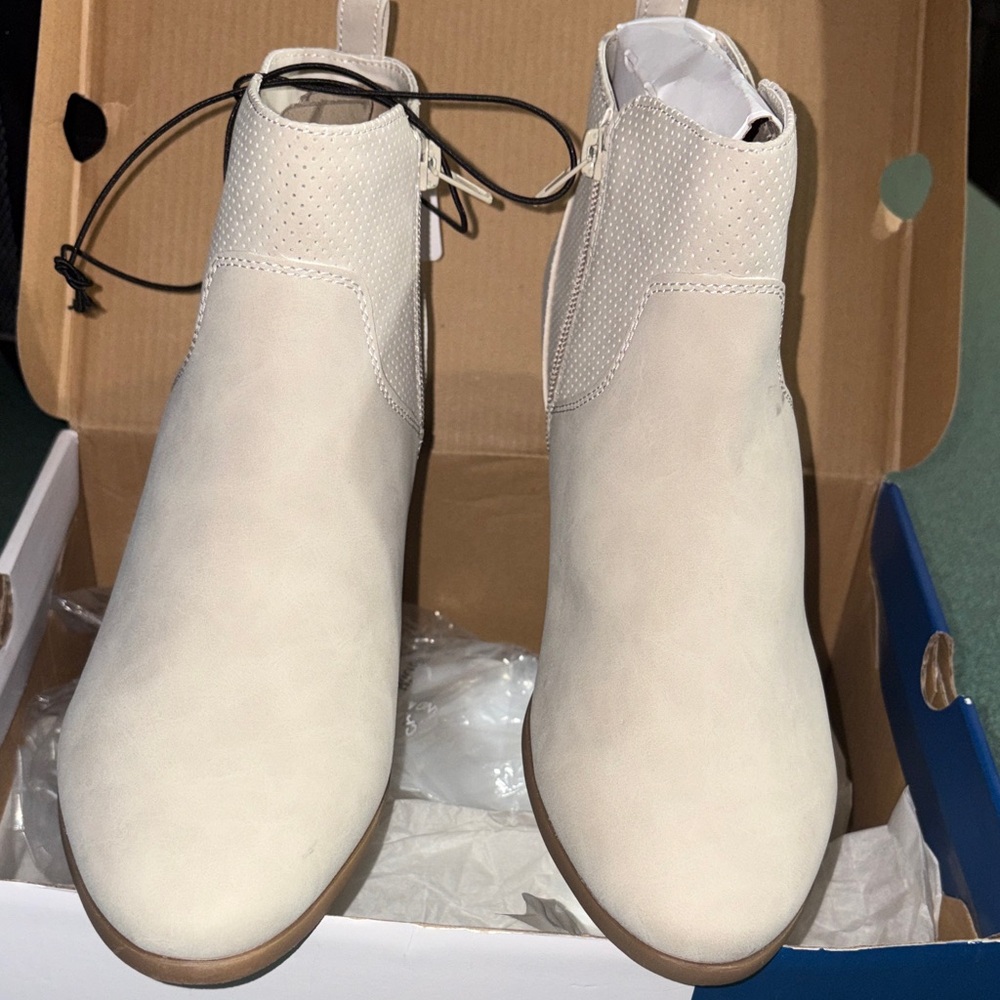 Arizona Jean Company Women's Beige Ankle Booties